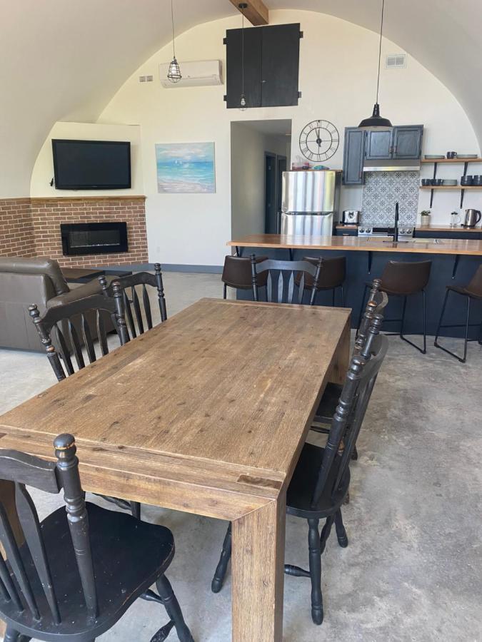 Unique Waterfront House With Private Beach 가나노크 외부 사진